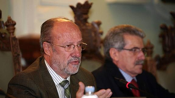 El alcalde de Valladolid, Javier León de la Riva, durante el Pleno del Ayuntamiento de Valladolid