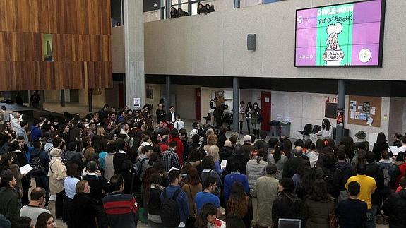 Lectura de la declaración durante el acto celebrado en el ágora del campus de la UVA de Segovia.