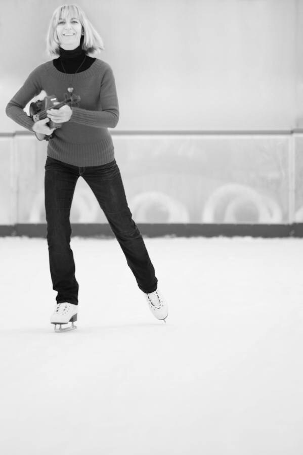 Dana, Dana, patinando en la pista temporal de Recoletos, donde ya la conocen. 