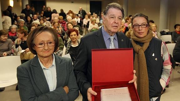 Angel María de Pablos recibe el homenaje por una vida en la cultura