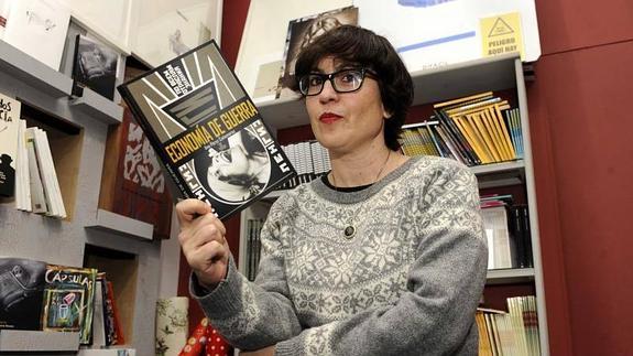 Ana Pérez Cañamares, en la librería A PIe de Página. Ricardo Otazo