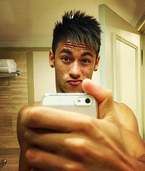 Neymar es uno de los famosos más adictos a Instagram.
