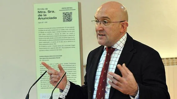El presidente de la Diputación de Valladolid, Jesús Julio Carnero, presenta las novedades institucionales para Fitur 2015.
