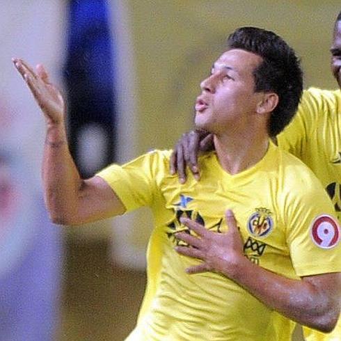 Hernán Pérez, durante un partido con el Villarreal.