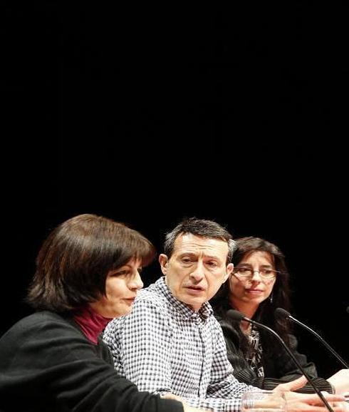 Yolanda Pallín, Javier Castán, director de la Cátedra de Cine; y Ana Sáez, profesora de la UVA. GABRIEL VILLAMIL