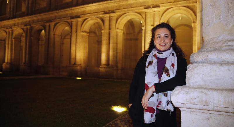 
Laura Rojas-Marcos, en el claustro del Museo Patio Herreriano. 