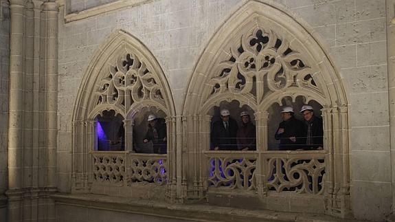 La consejera de Cultura, durante la visita a la catedral de Palencia.