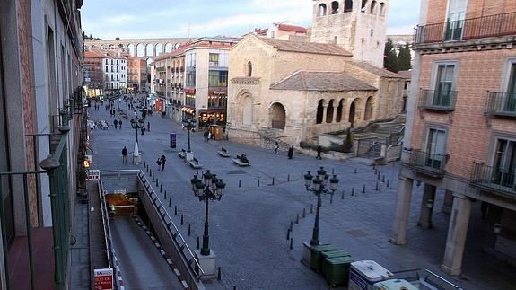 Vista general de la avenida Fernández Ladreda, renombrada avenida del Acueducto.