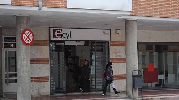 Entrada a una oficina de empleo de Castilla y León. 