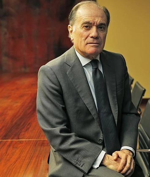 El consejero Tomás Villanueva, al término de la entrevista. / RAMÓN GÓMEZ 