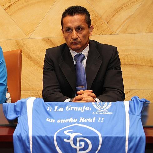 El entrenador del CD La Granja, Enrique Casas. 