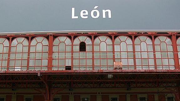 Marquesina de la vieja estación de Adif.