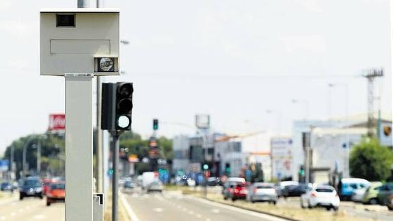 El radar de la avenida de Burgos multó a 8.842 conductores en 2014. 