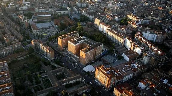 Vista aérea del barrio de La Rondilla, con el Hospital del Río Hortega.