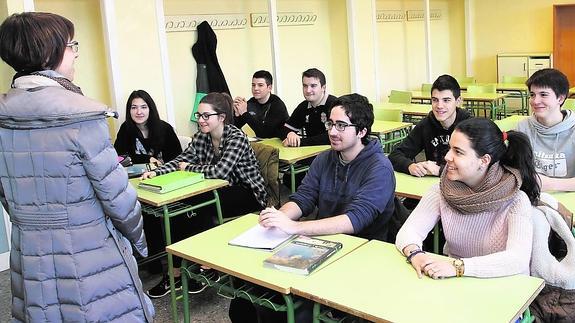 Alumnos del Bachillerato de Investigación de Humanidades y Ciencias Sociales del Instituto Alonso Berruguete, en clase de Filosofía.