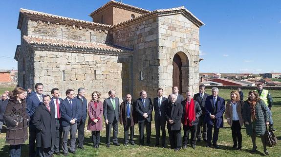 Juan Vicente Herrera, Alicia Garcia y el presiente de Iberdrola, Ignacio Sánchez, participan en el acto de presentación de la restauración de Iglesia de San Pedro de la Nave.