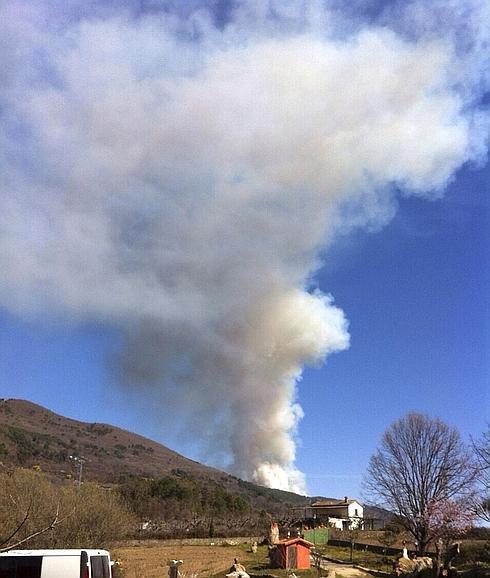 Incendio forestal en Arenas de San Pedro (Ávila)