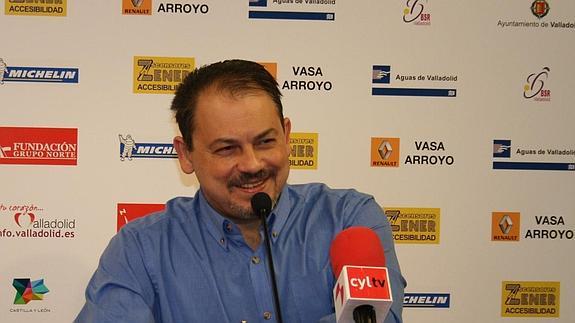 osé Antonio de Castro, presidente y primer entrenador del BSR Valladolid, durante la presentación del calendario europeo. 