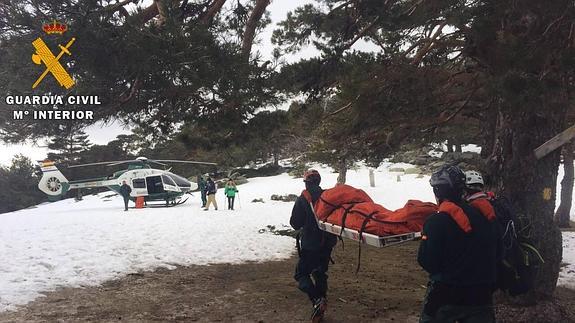 Rescatada en Siete Picos una senderista con la pierna rota