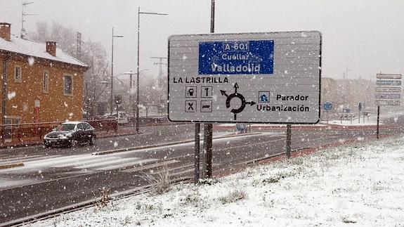 La nieve ha caído con fuerza a primera hora de la tarde en Segovia.