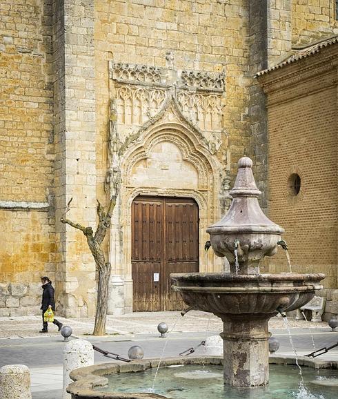 Fuente ante la iglesia de Santa Eugenia. 