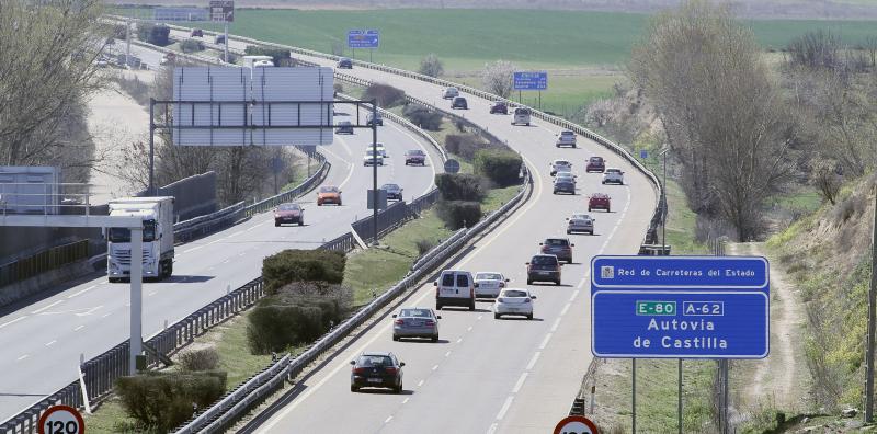 Aspecto de la A-62 en Valladolid, entre Arroyo y Simancas, a primera hora de la tarde de hoy