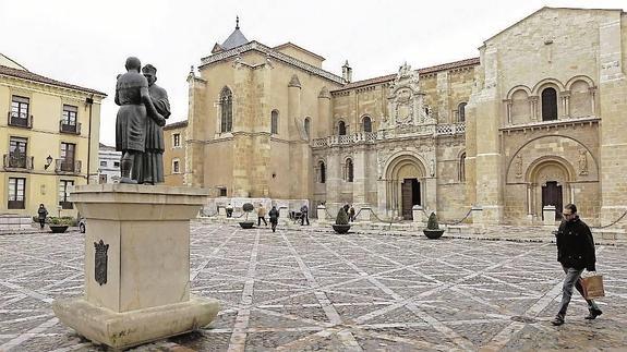 Exterior de la Basílica de San Isidoro. 