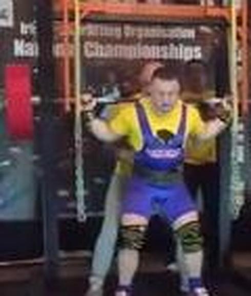 Se rompe los dos cuádriceps practicando halterofilia