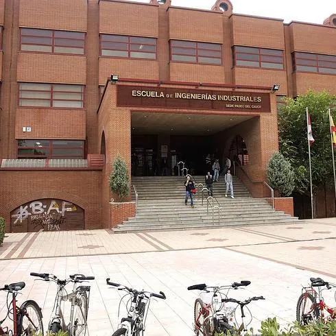 Entrada de una de las tres sedes de la  Escuela de Industriales de la Universidad de Valladolid. 