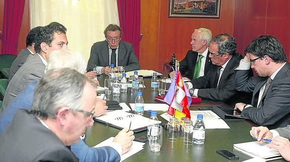 De Santiago-Juárez preside la Comisión de Coordinación Territorial en la Delegación de la Junta en Palencia.