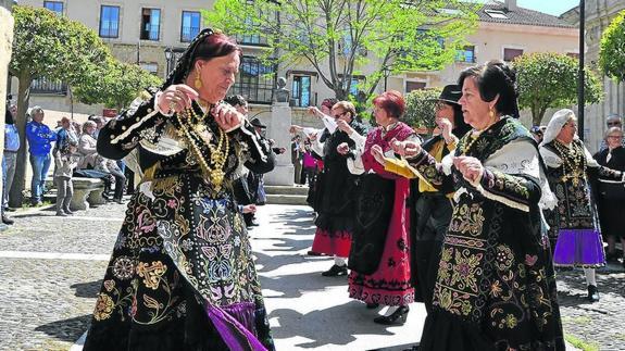 Los bailes típicos tampoco faltaron en esta jornada festiva y dedica a la cultura tradicional salmantina. 