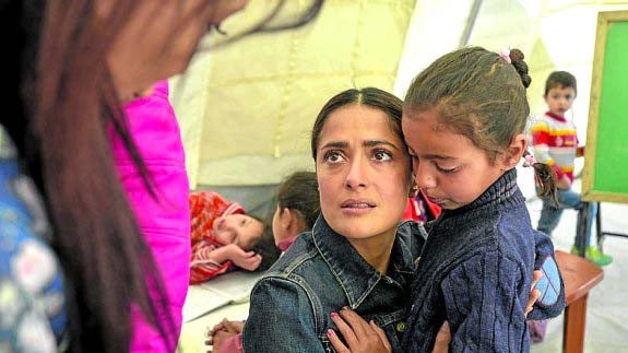 Salma Hayek en uno de los campos de refugiados de Líbano.