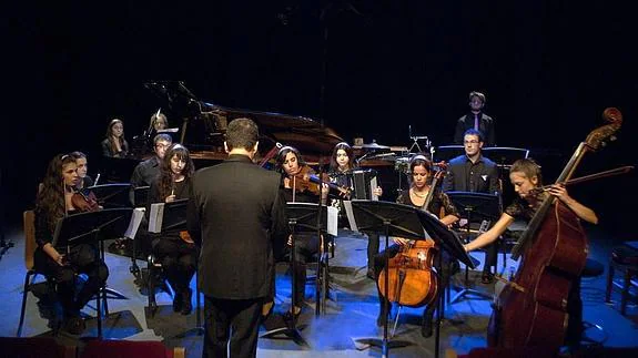 El Ensemble TMC15, dirigido por Vicente Uñón. 