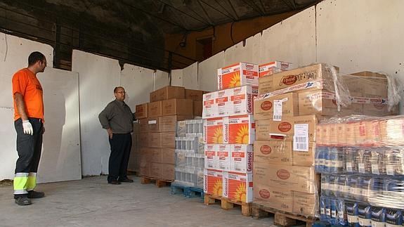 limentos preparados para un reparto en Cuéllar. M. Rico