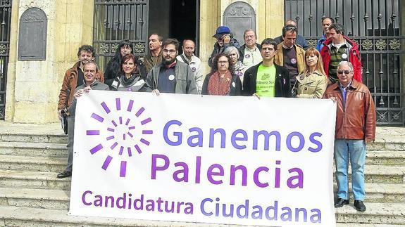 Integrantes de la candidatura de Ganemos Palencia y miembros de la plataforma.