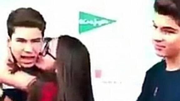 Gemeliers incendian Twitter por culpa de un gesto