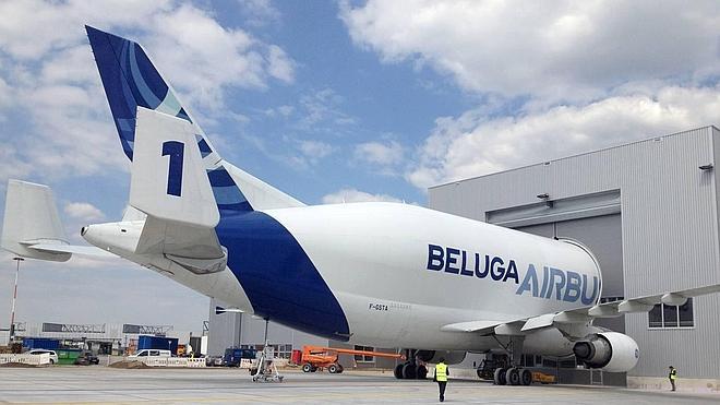 Puerta realizada por la empresa Caren para que descarguen los Airbus Beluga. 