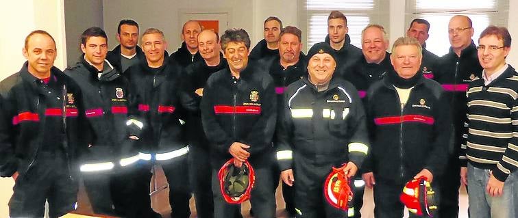 Un grupo de bomberos, en el curso celebrado en Guardo.