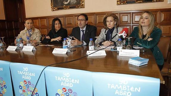 El comercio se une para abrir un sábado por la tarde al mes y dinamizar más la ciudad