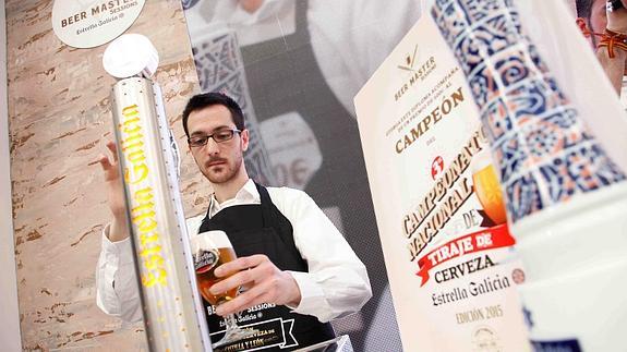 Simón García Sanz, en un instante del concurso.Foto cedida por Estrella Galicia