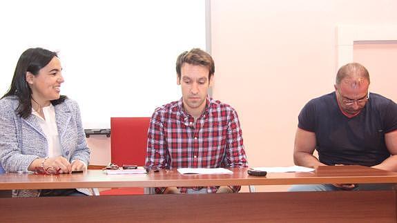 Candidatos de UPyD en un acto públoco. 