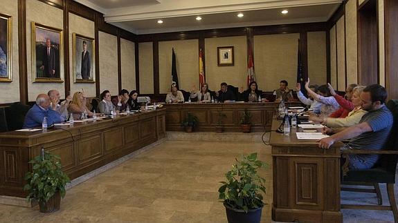 Los salmantinos castigan a PP y PSOE y dejan a Mañueco sin mayoría absoluta