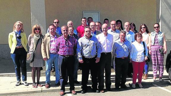 Iglesias, en el centro, junto a los candidatos de la zona de Tamames. 