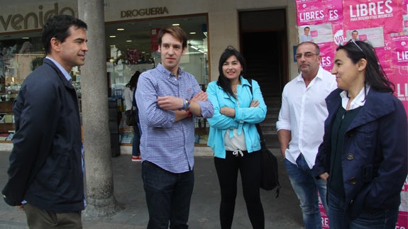 Herzog y Del Dedo conversan con miembros de UPyD de Arévalo. F.G. MURIEL