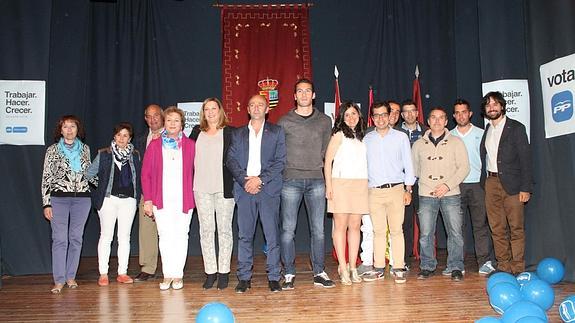 Pilar del Olmo junto al alcalde y la candidatura al completo. A. O. 