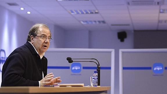 El candidato del PP a la presidencia de la Junta de Castilla y León, Juan Vicente Herrera, valora los resultados de las elecciones del 24 M, en la sede de su partido. 