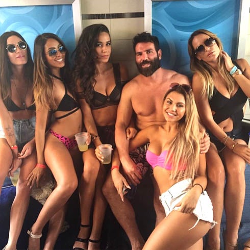 Dan Bilzerian, el millonario jugador de póquer, se convierte en el rey de Instagram