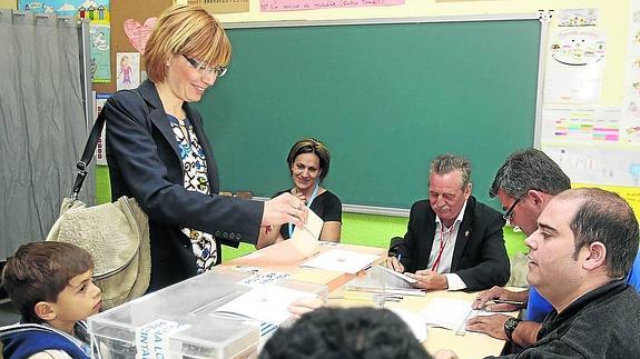 «Tendemos la mano a otros partidos para gobernar con una mayoría más amplia»