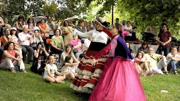 Representación teatral en Prado de la Magdalena.
