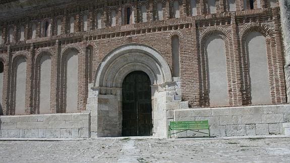 Portada de la iglesia de San Andrés de Cuéllar. 